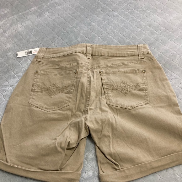 new directions Pants - NWTS Tan Shorts